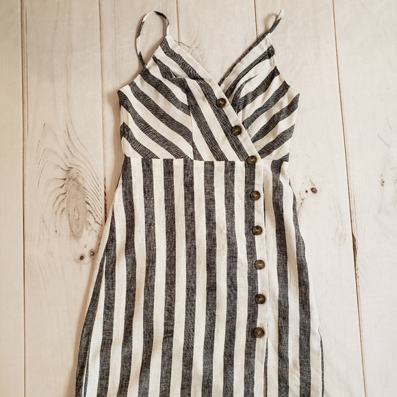 Black & White Stripe Linen Summer Dress - Picture 4 of 7